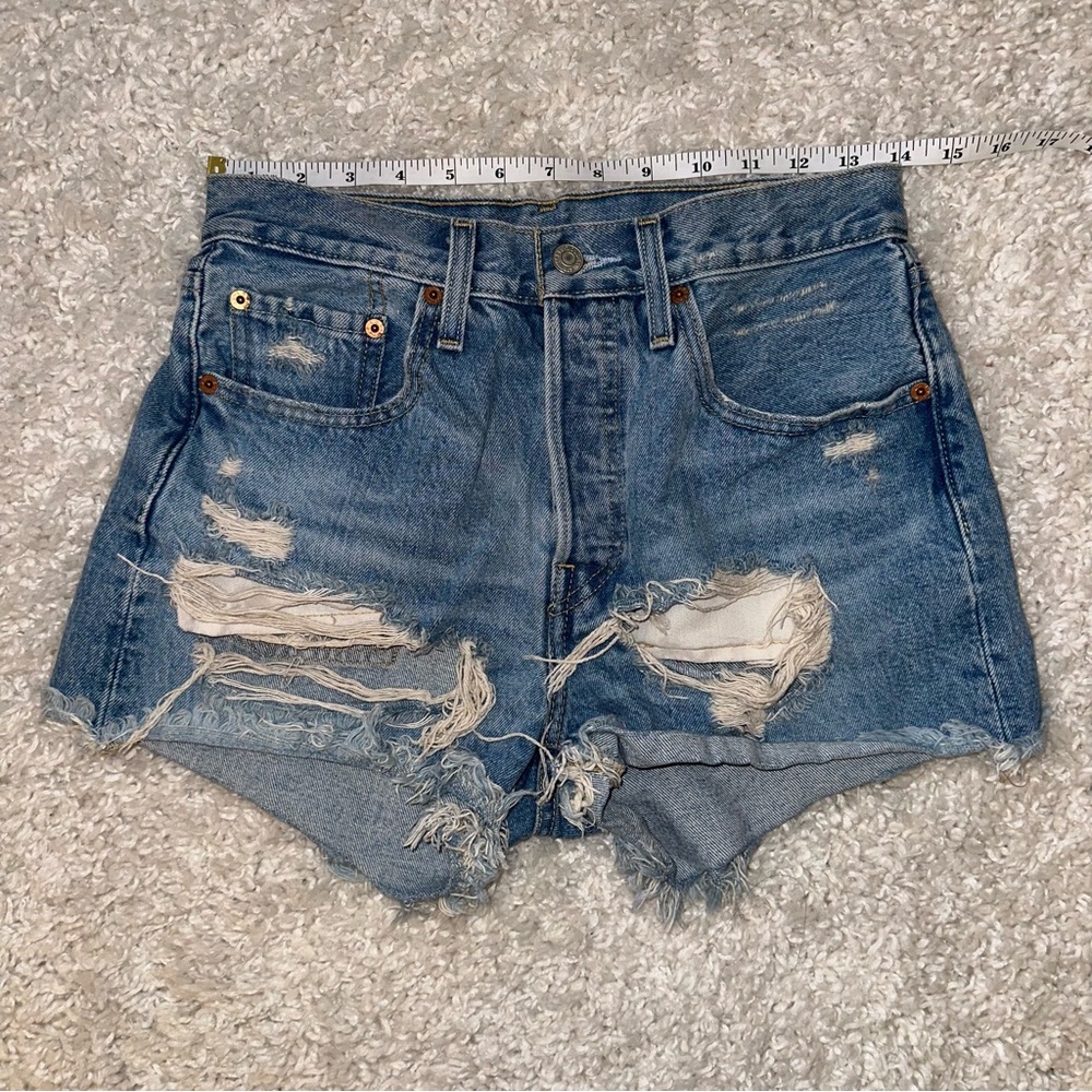 Levi’s high waisted denim shorts size 26